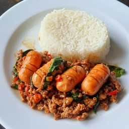 ข้าวกะเพราหมูสับไส้กรอกหมูรมควัน ( Pork Sausage chilli basil)