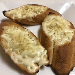47 Garlic Bread with Cheese