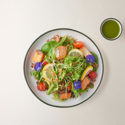 สลัดแซลมอนทอด ซอสเพสโต้