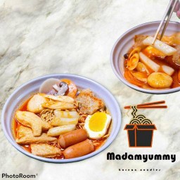 ปอเปี๊ยะทอด มาม่าเกาหลี ยำขนมจีน by madamyummy