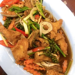 ปลาเทโพผัดพริกไทยดำ