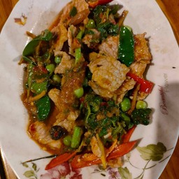 ผัดเผ็ดหมูชิ้น