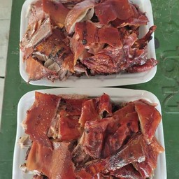 สมพร วัวหัน หมูหัน กาดกองเก่า