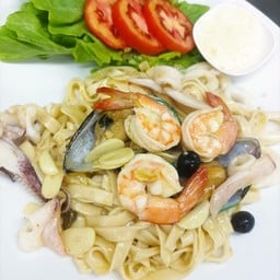 Fettucine Aglio Olio E Peperoncino Extra seafood