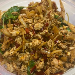 กะเพราหมูสับหน่อไม้ดอง