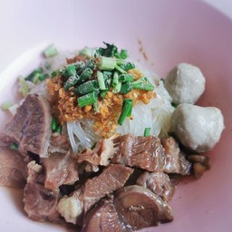 ก๋วยเตี๋ยวน้องส้ม (ตรงข้ามโรงเรียนบ้านกุดโง้ง)