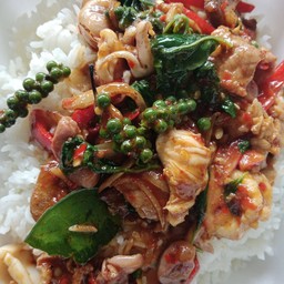 น้องเหนืออาหารตามสั่งท้ายซอย