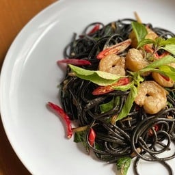 สปาเก็ตตี้เส้นดำขี้เมา