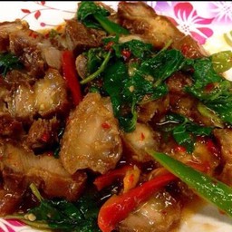 ผัดกะเพราหมู+กากหมูราดข้าว