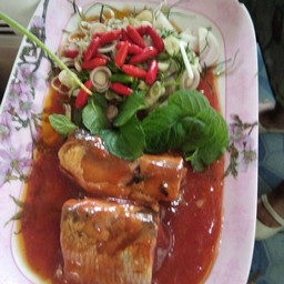 ยำปลากะป๋อง