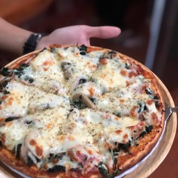 พิซซ่าผักโขมแฮมชีส