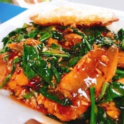 คะน้าปลากระป๋อง