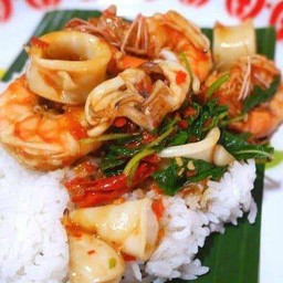 กระเพาทะเลราดข้าว