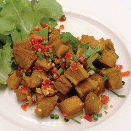 สามกรอบคั่วพริกเกลือ (กับข้าว) Spicy crispy plant-based meat
