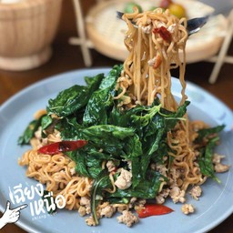 มาม่าหมูสับกะเพรากรอบ