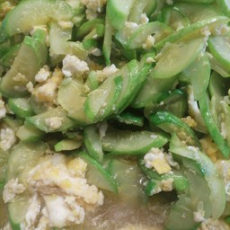 แตงกวาผัดไข่