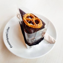 CHOCOLATE CAKE
