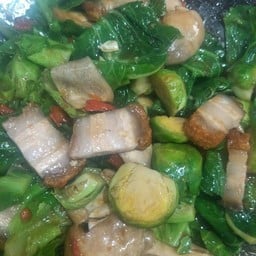 ข้าวผัดปูและอาหารตามสั่งไก่ลาดหวาย