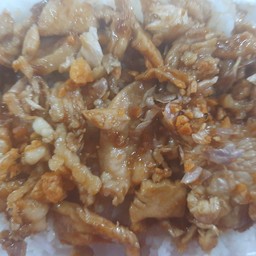 ไก่ทอดกระเทียมราดข้าว