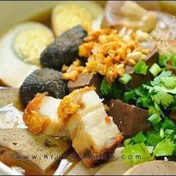 ก๋วยจั๊บนำ้ข้นหมูกรอบ