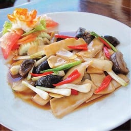 เป๋าฮื้อแผ่นผัดต้นหอม