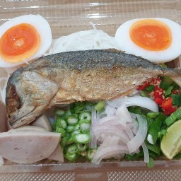 ยำขนมจีนตี้ปากแตก หอยทอด ปิ้งย่างหม่าล่า ไส้กรอกอีสาน พาเพลิน