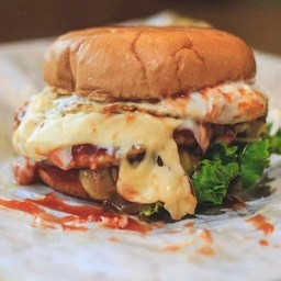 นีน่าเบอร์เกอร์ฮาลาล