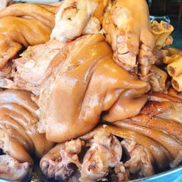 ขาหมูและคากิ