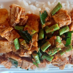พริกแกงหูมกรอบถั่วฝักยาว