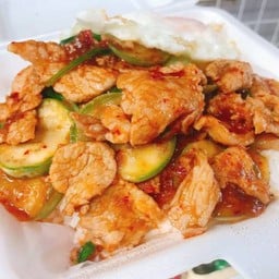 ผัดพริกแกงหมูมะเขือเปราะ