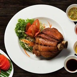 ขาหมูเยอรมันทอด (Deep - fried pork leg)