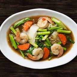 ผัดผักรวมมิตรกุ้งสด