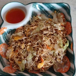 มาม่าผัดหมูสับไข่