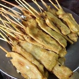 ร้านวัฒนา (เจ้หมวยหมูสเต๊ะเจ้าเก่าตลาดน้ำพุ)