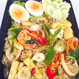 ข้าวผัดแกงเขียวหวานกุ้งสด