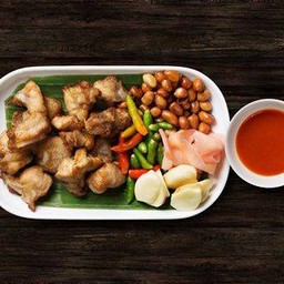 แหนมซี่โครง (Deep-fried fermented pork ribs)