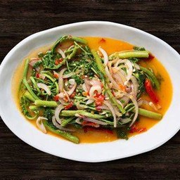 ยำผักกระเฉดไข่เค็ม