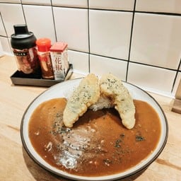 C-03 ข้าวแกงกะหรี่ไก่ห่อใบโอบะทอด