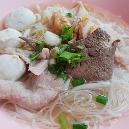ก๋วยเตี๋ยวหมูนำ้ใส