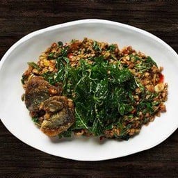 ไข่เยี่ยวม้ากระเพรากรอบ