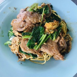 ราดหน้ายอดผักนายเคี้ยงเอ็มไพร์ เทียนทะเลซอย 7 หน้าเซเว่นตรงข้ามหมู่บ้านมินตรา
