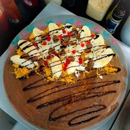 ช็อคโกแลต ฝอยทอง กล้วยหอม เยลลี่สีแดง อัลมอนด์  เม็ดมะม่วง