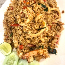 ข้าวผัดต้มยำรวมมิตรทะเลใหญ่