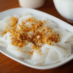 เส้นใหญ่กระเทียมเจียว