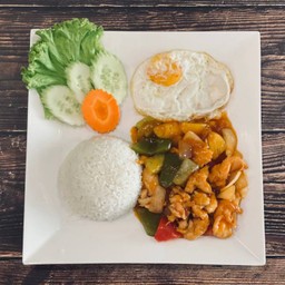 ผัดเปรี้ยวหวานราดข้าว Stir fried sweet&sour sauce