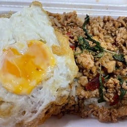 ข้าวกะเพราหมูสับ ไข่ดาว
