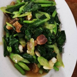 คะน้าหมูกรอบ(กับข้าว)