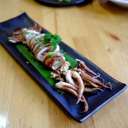 ปลาหมึกย่างซอส