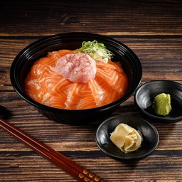 07 ข้าวหน้าปลาแซลมอนและเนกิโทโร่