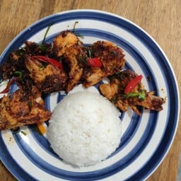 ข้าวหน้ากุ้งผัดพริกแกง Shrimp chili paste